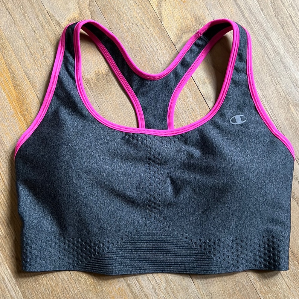 Woman’s champion, sports bra, work out top  with pads gray pink Sz M back hooks